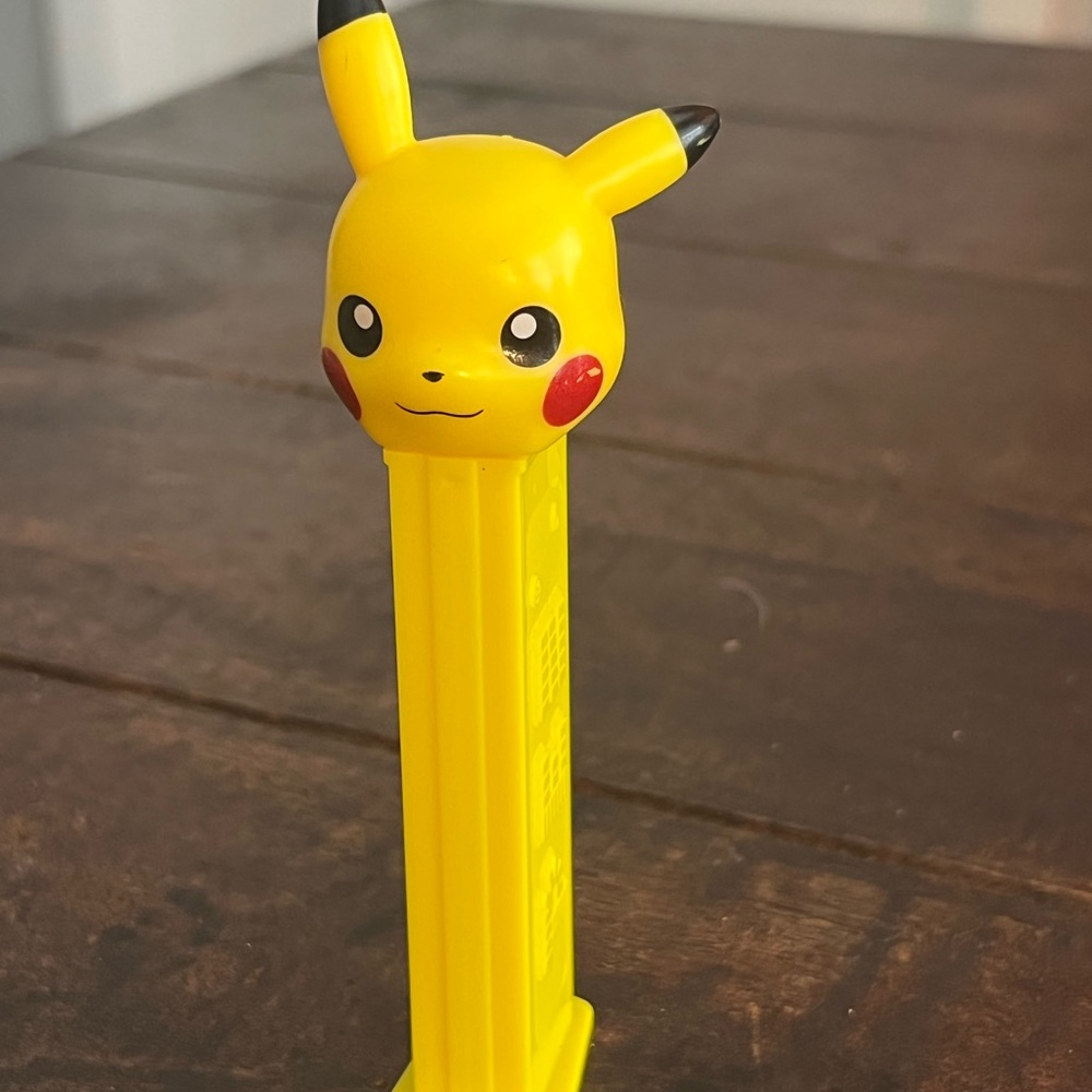 Pikachu PEZ dispenser Pokemon collection